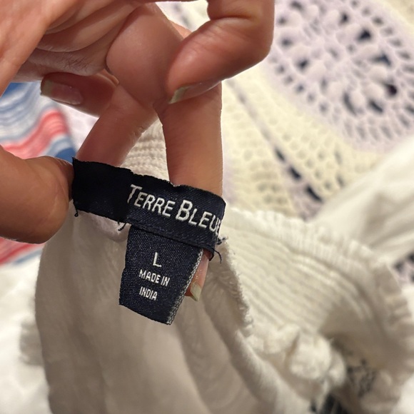 Chic White Embroidered Off-Shoulder Blouse - Picture 3 of 3